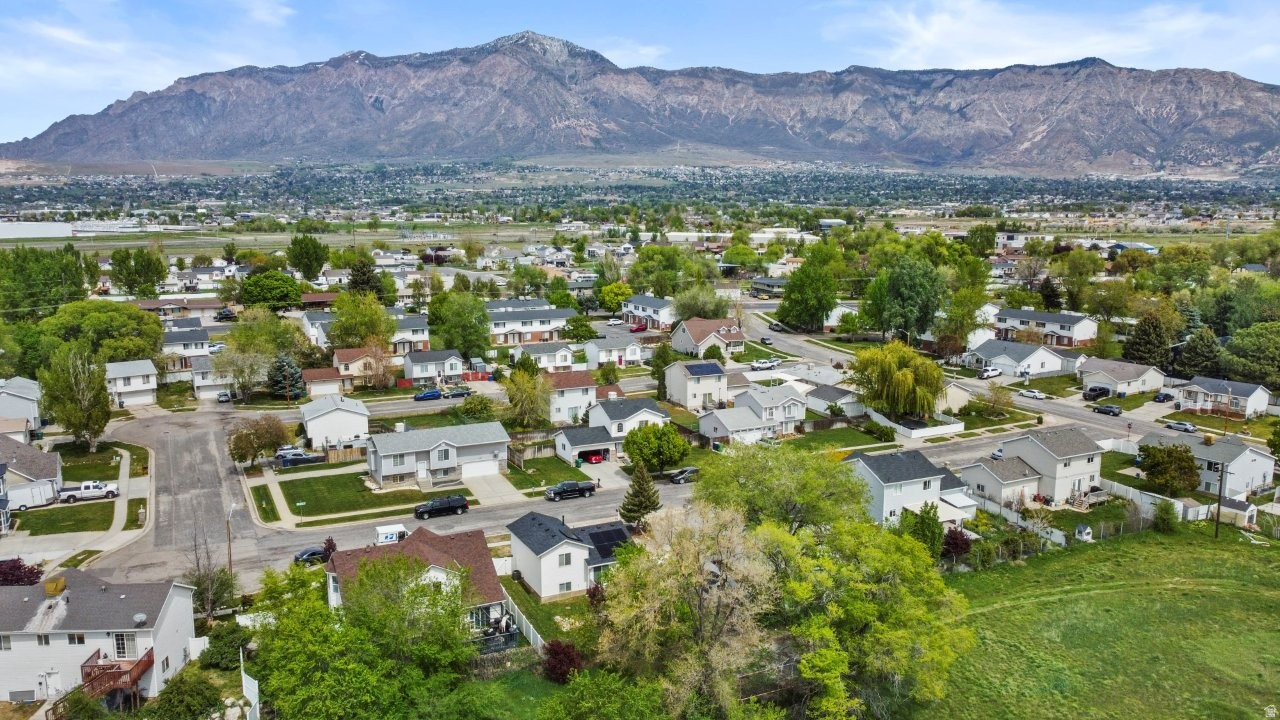 REDFORD ESTATES - Residential