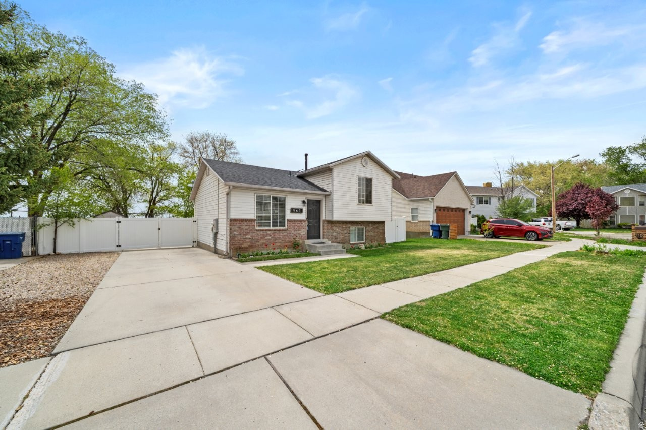 REDFORD ESTATES - Residential