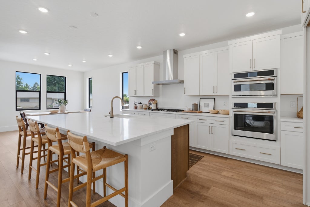 Photo of 577 E 1225 N #127, Orem, UT 84097 (MLS # 2186932)