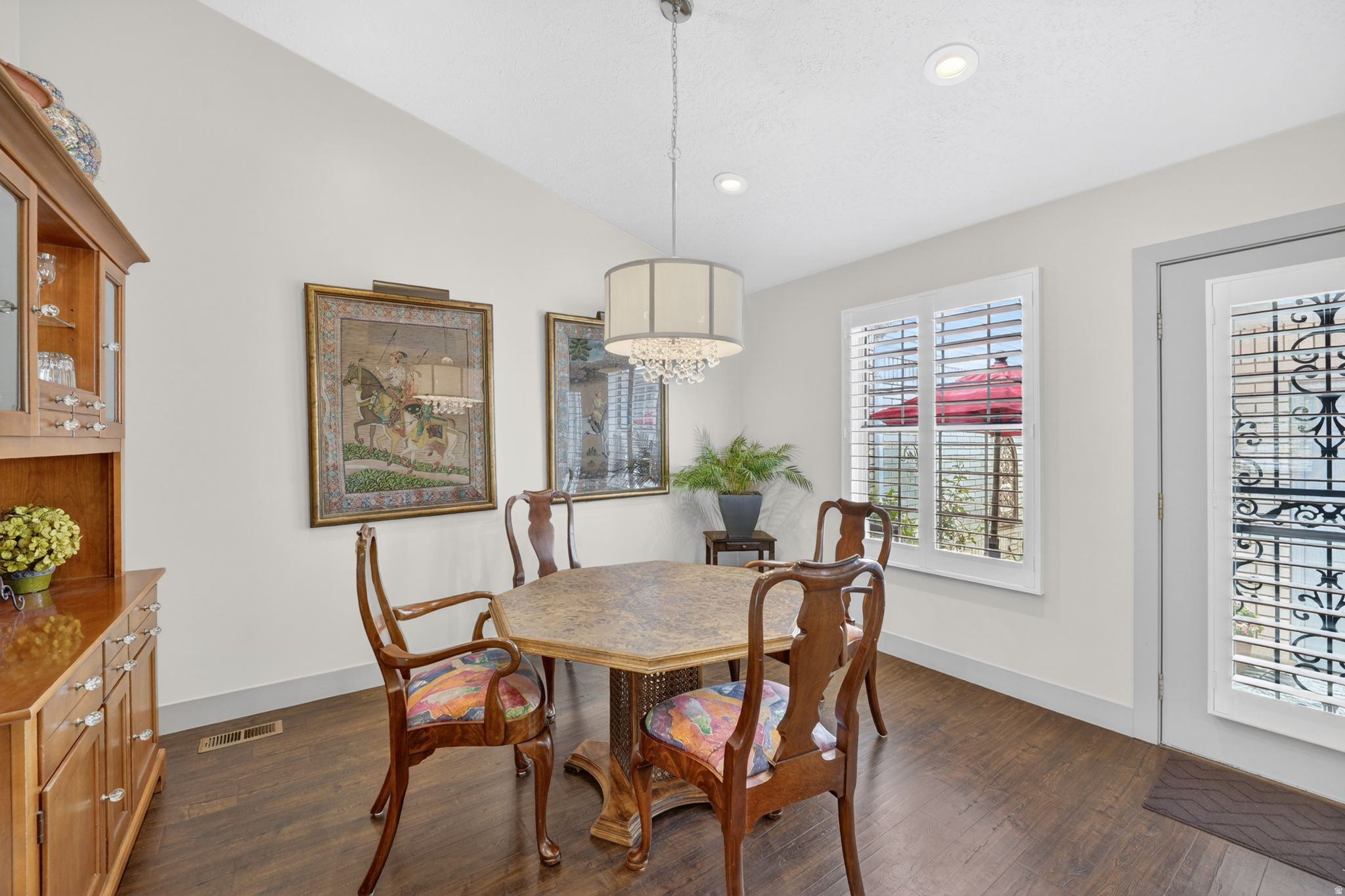 COUNTRY CORNERS - Residential