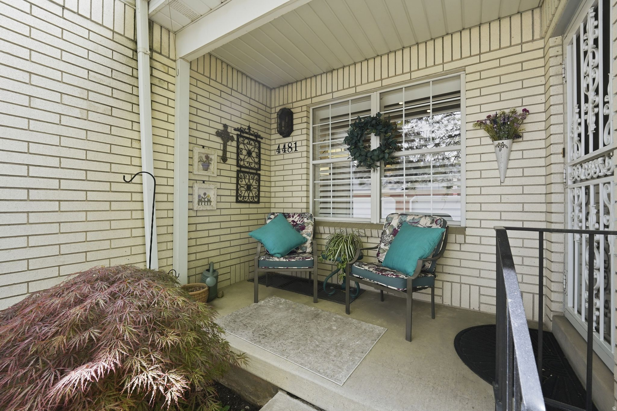 COUNTRY CORNERS - Residential