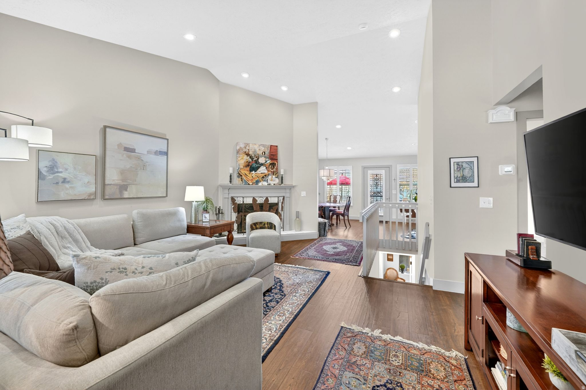 COUNTRY CORNERS - Residential