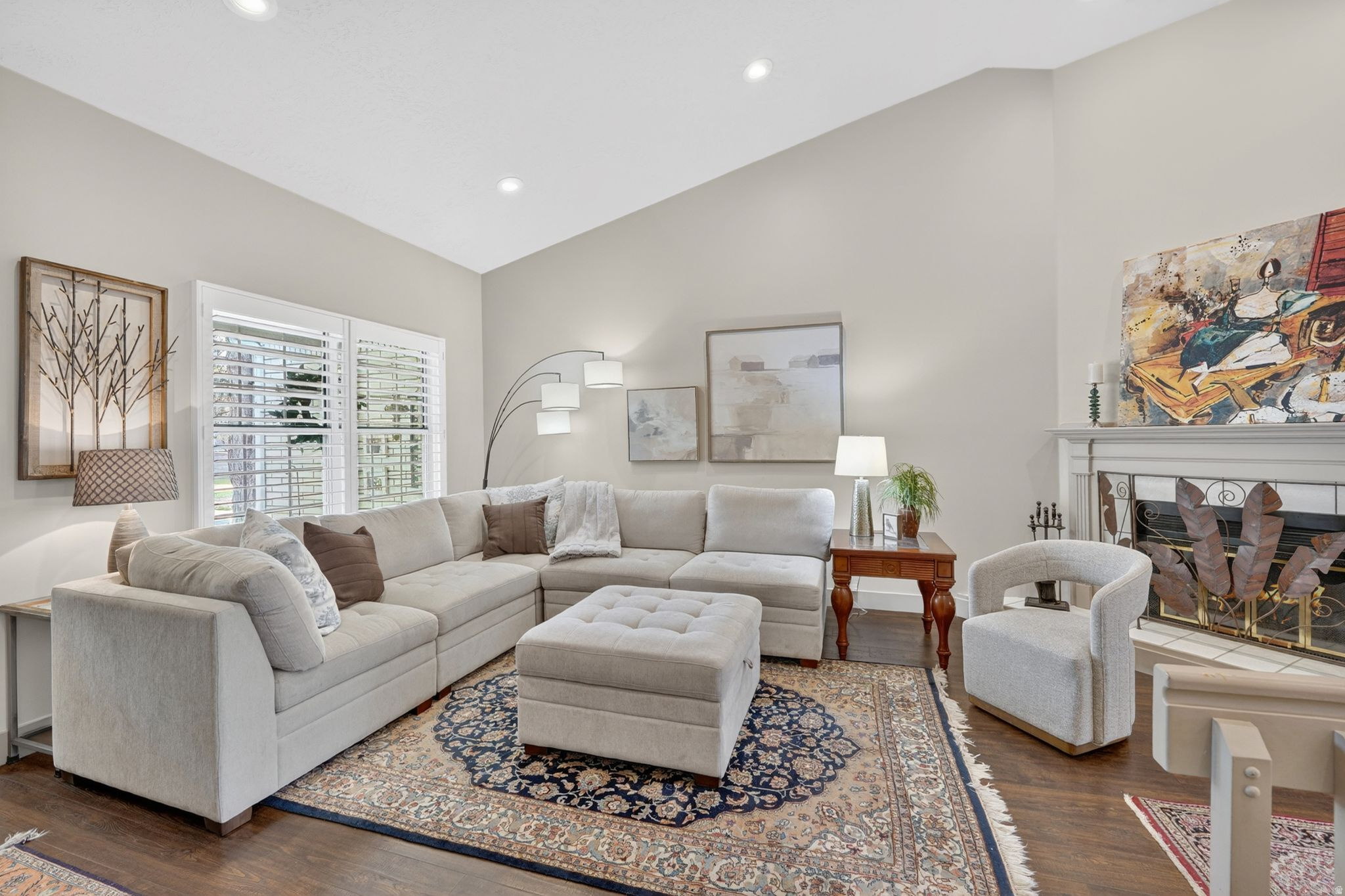 COUNTRY CORNERS - Residential