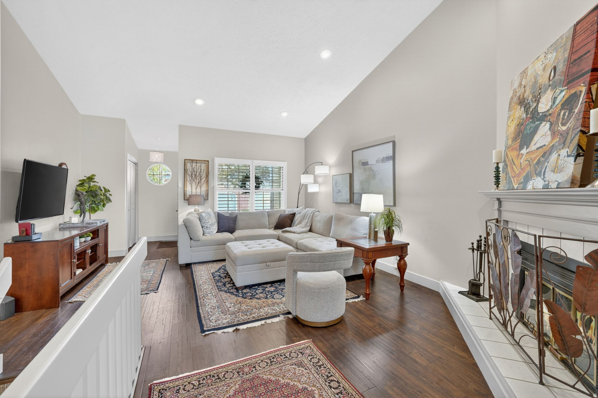 COUNTRY CORNERS - Residential