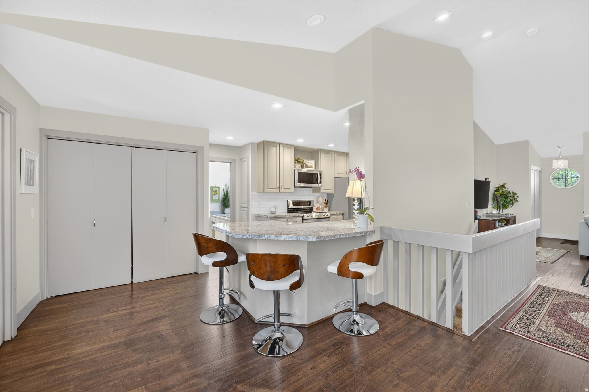 COUNTRY CORNERS - Residential