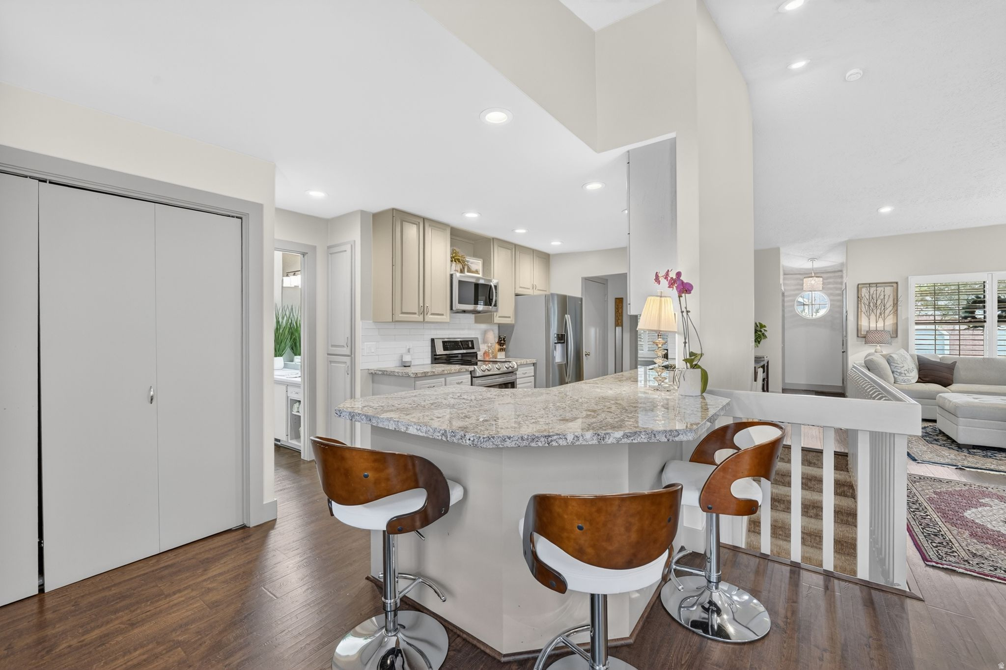 COUNTRY CORNERS - Residential