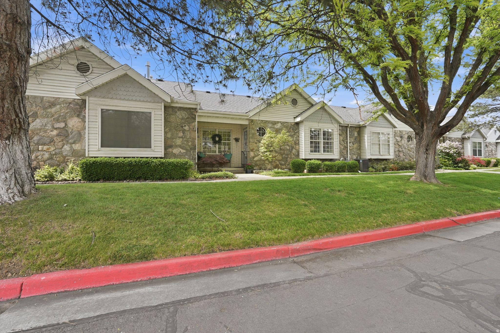 COUNTRY CORNERS - Residential