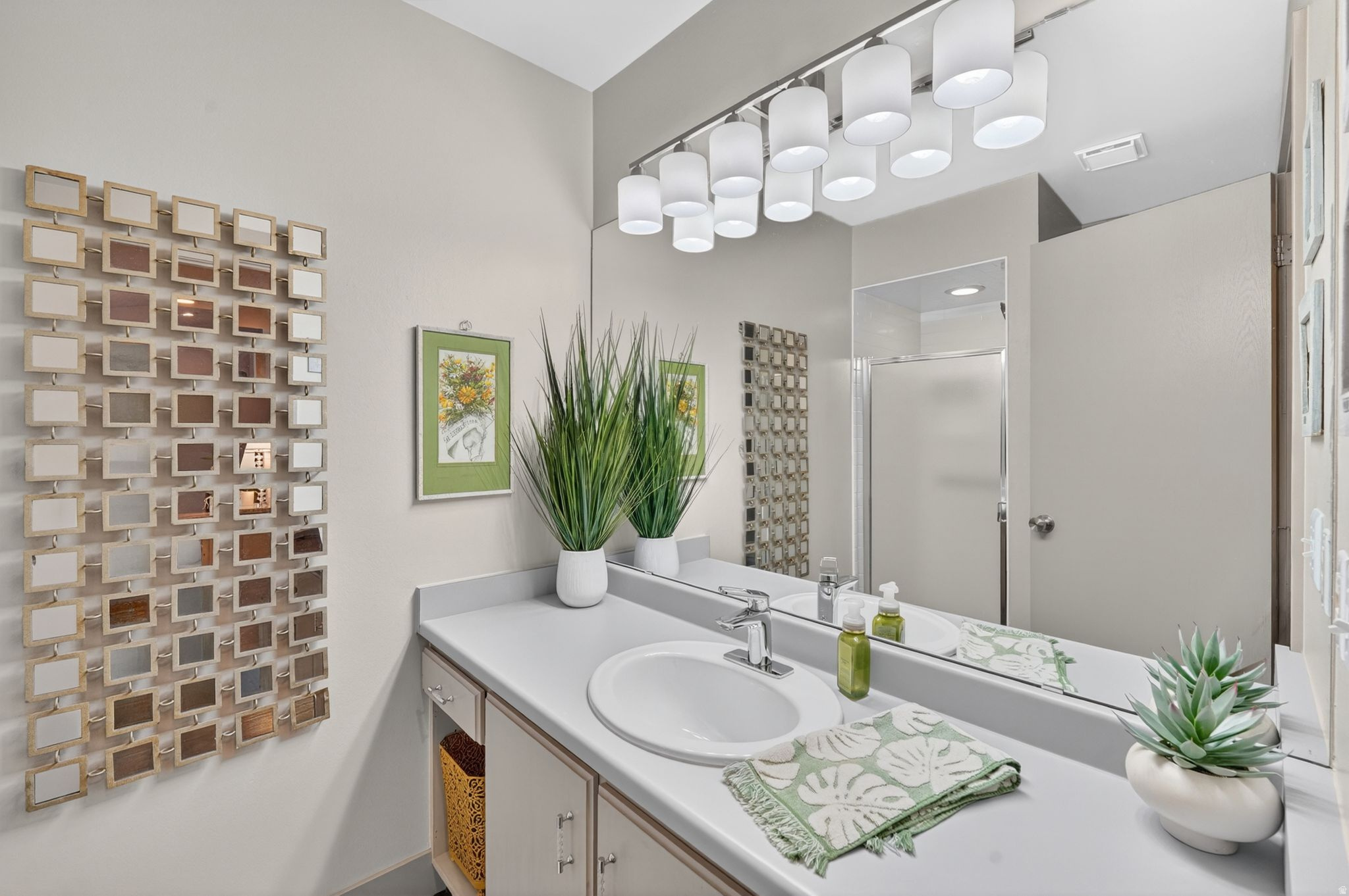 COUNTRY CORNERS - Residential