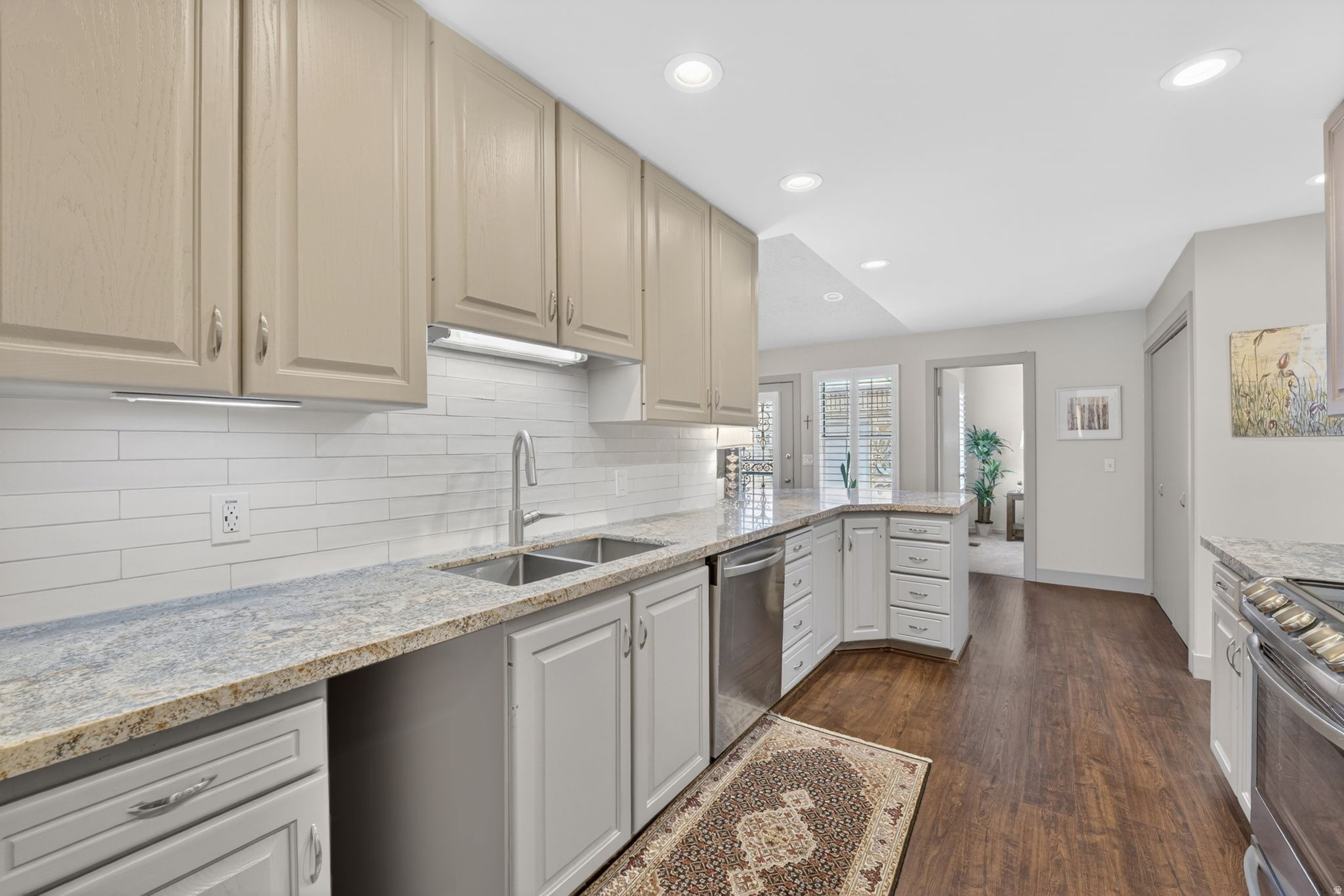 COUNTRY CORNERS - Residential