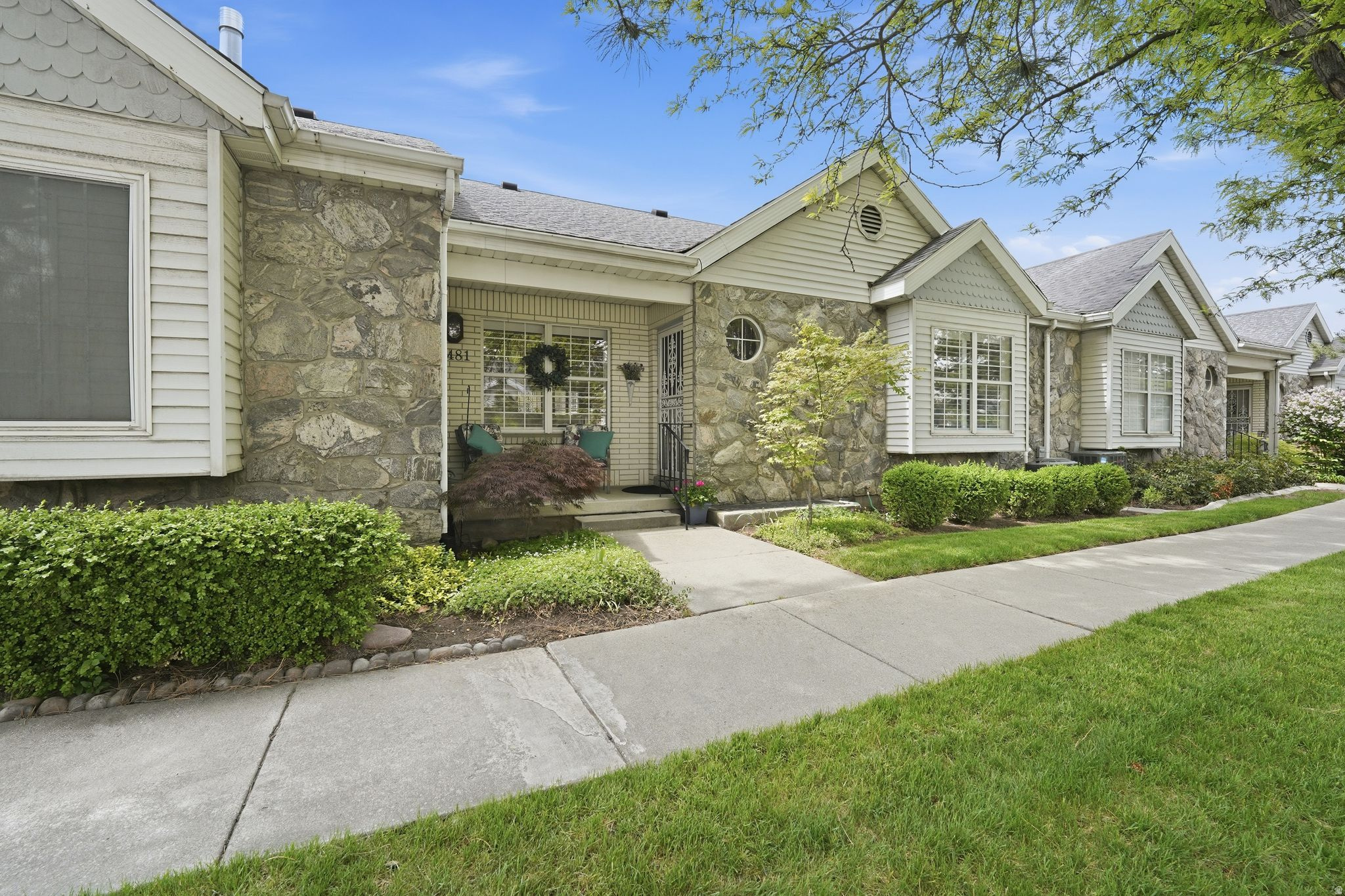 COUNTRY CORNERS - Residential