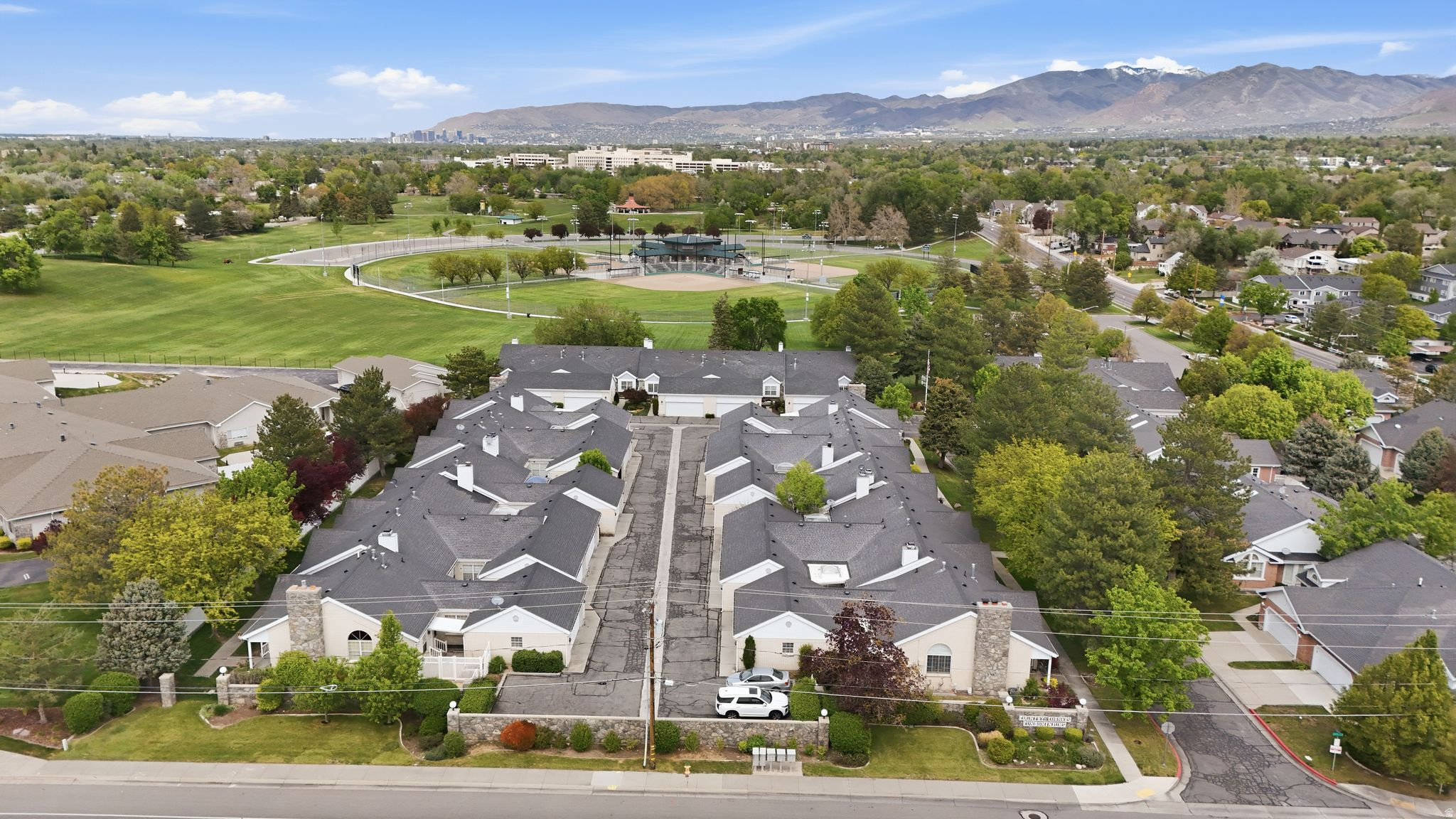COUNTRY CORNERS - Residential