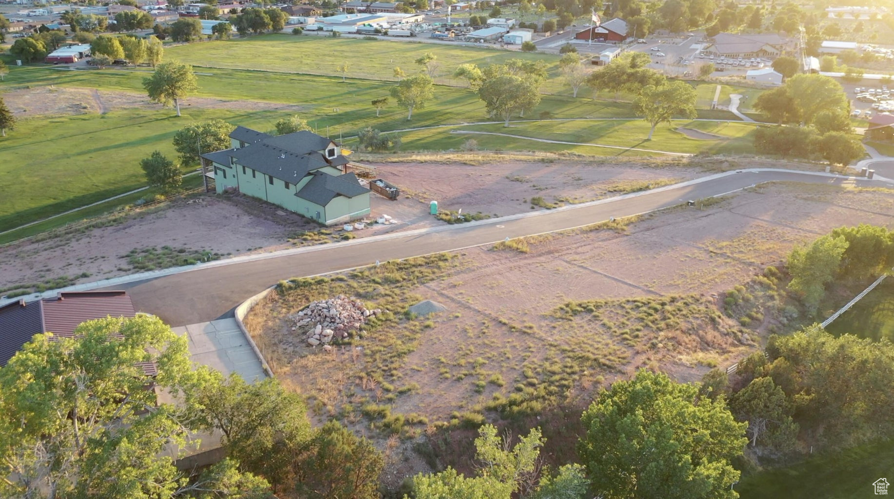CEDAR RIDGE - Land