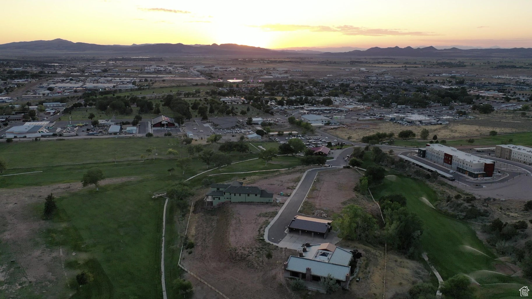 CEDAR RIDGE - Land