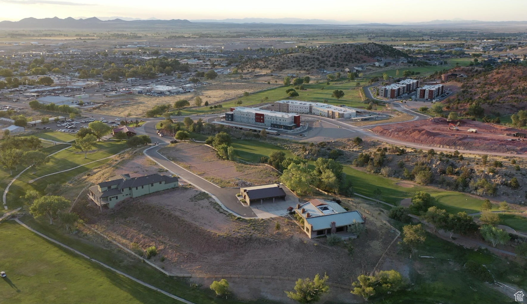 CEDAR RIDGE - Land