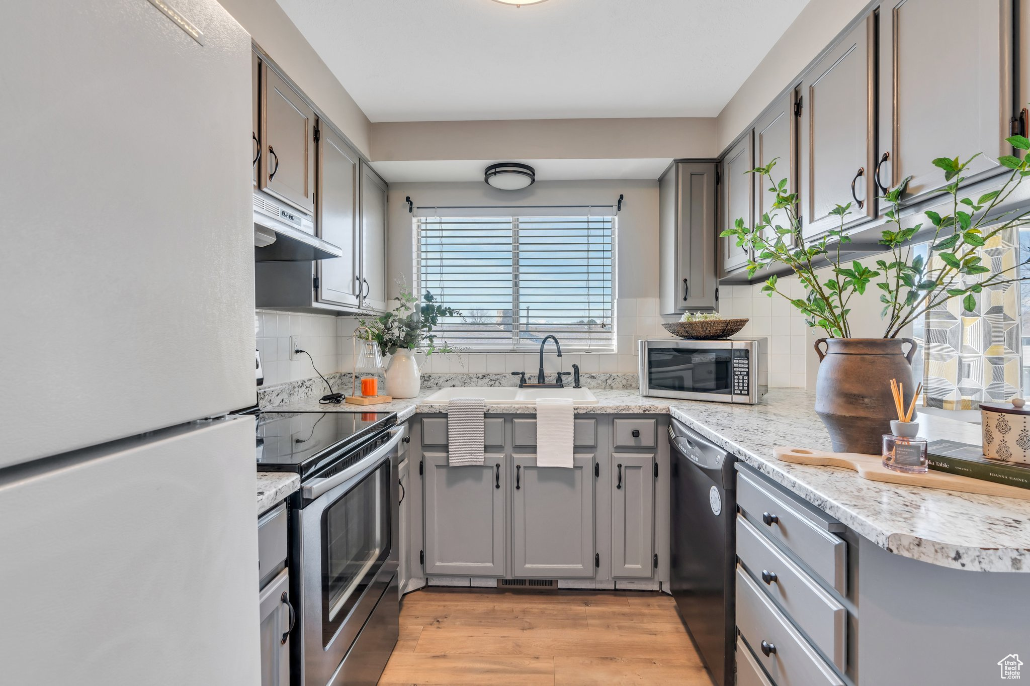 2261 W Tierra Rose Dr, Taylorsville, Utah image 6