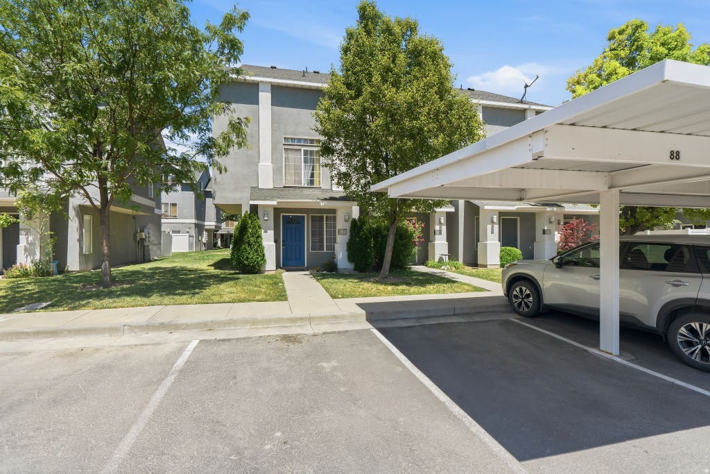 Photo of 475 N REDWOOD RD W #88, Salt Lake City, UT 84116 (MLS # 2163174)