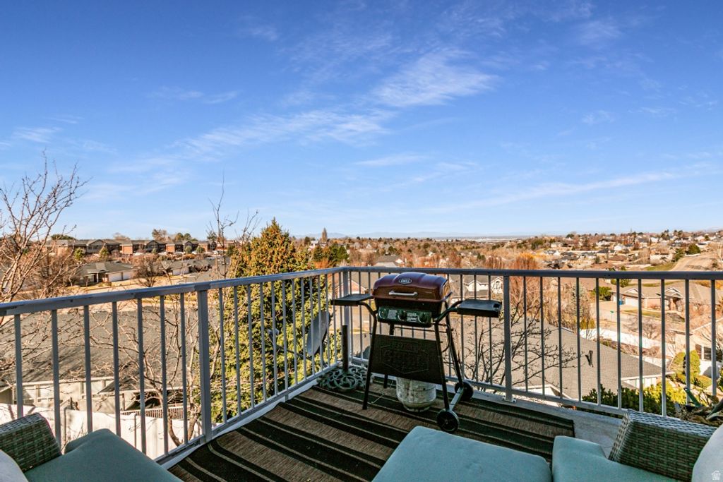 Photo of 5263 DAYBREAK DR, South Ogden, UT 84403 (MLS # 2145633)