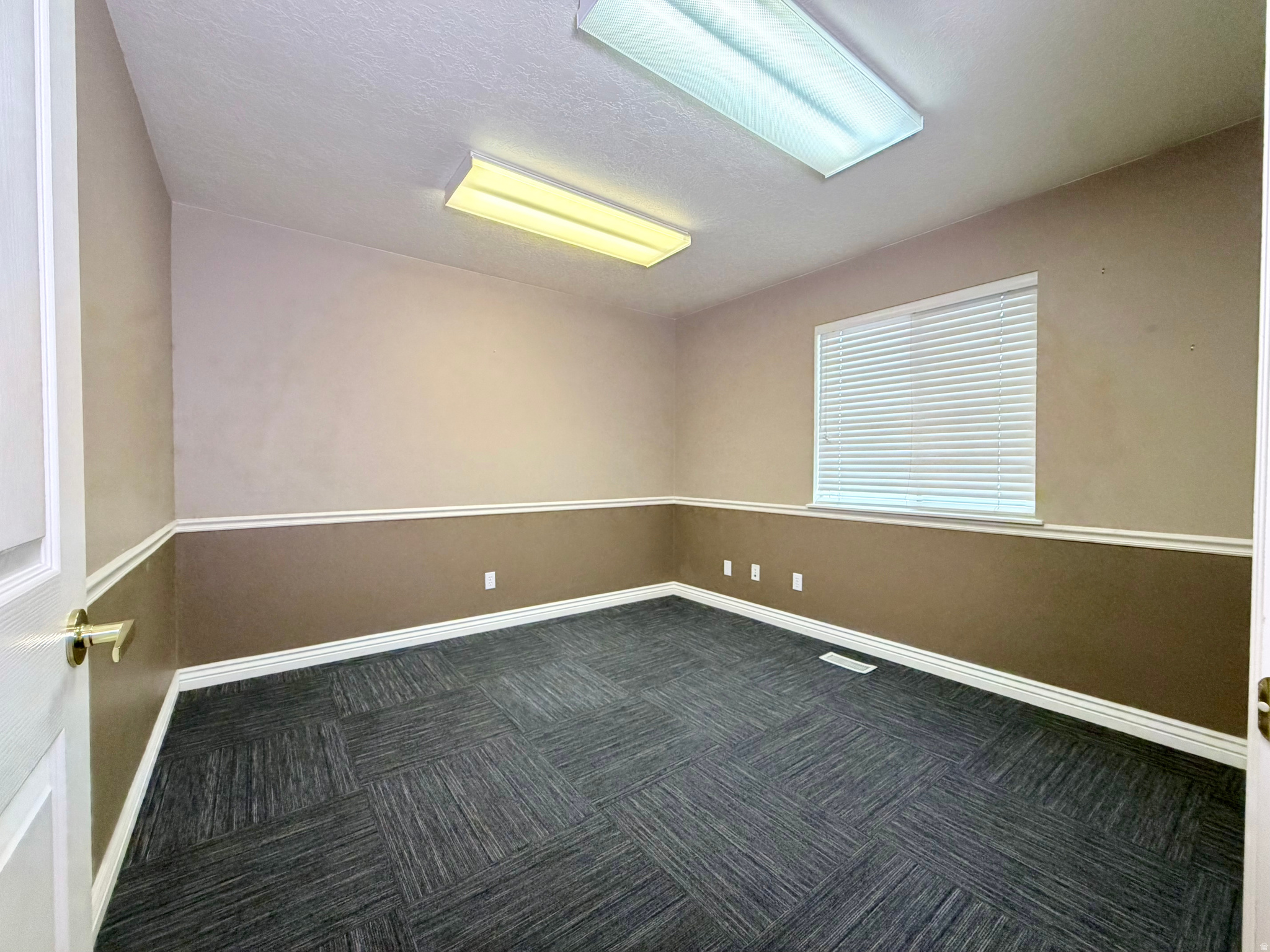 UNIVERSITY OFFICE PARK PUD - Commercial Lease