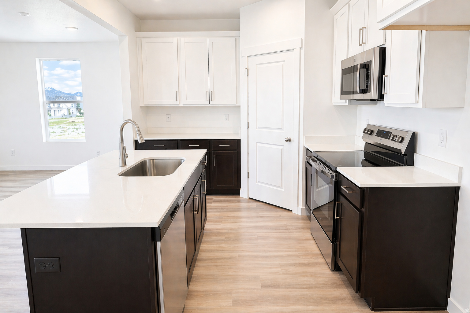 BEACON POINTE - Residential