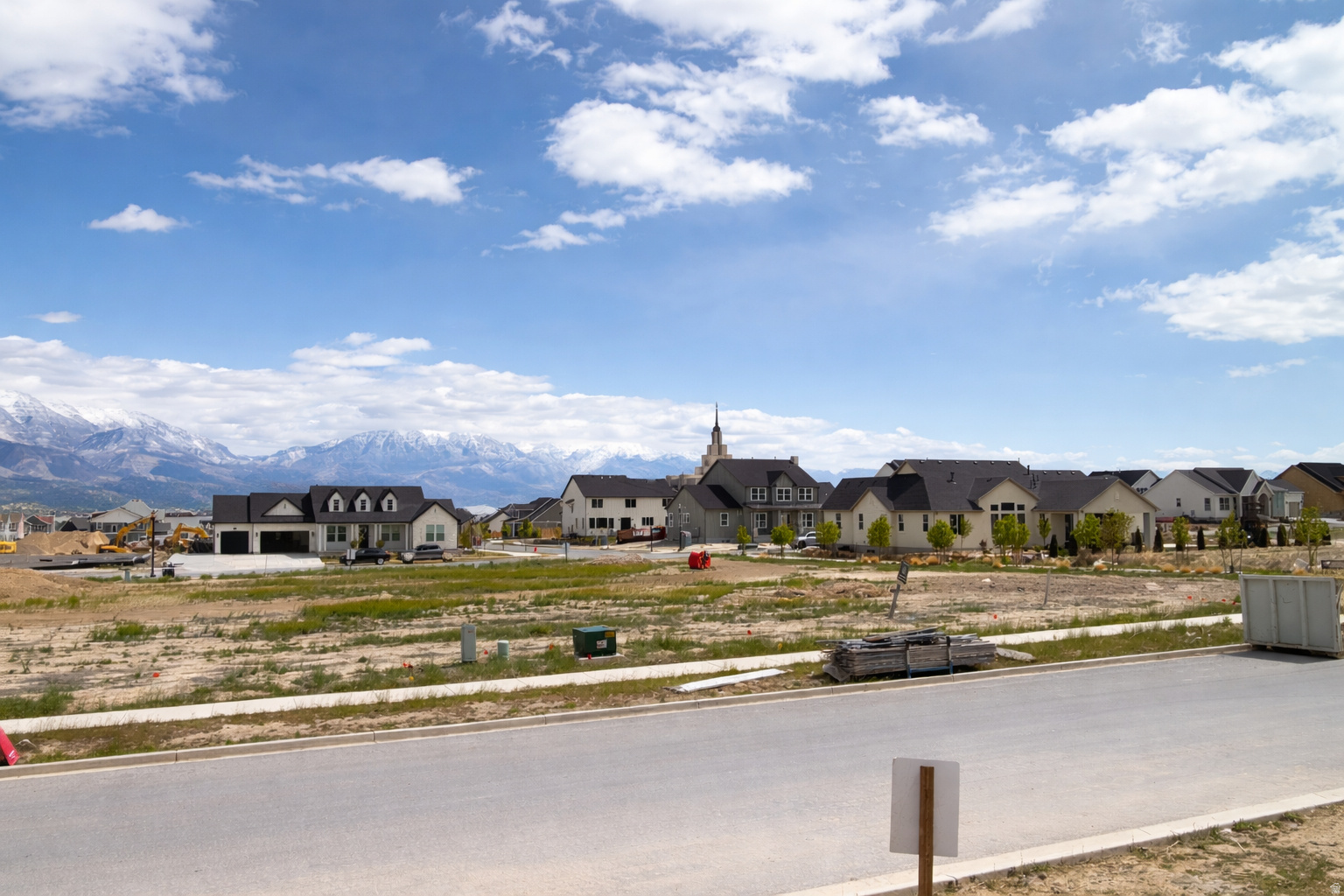 BEACON POINTE - Residential