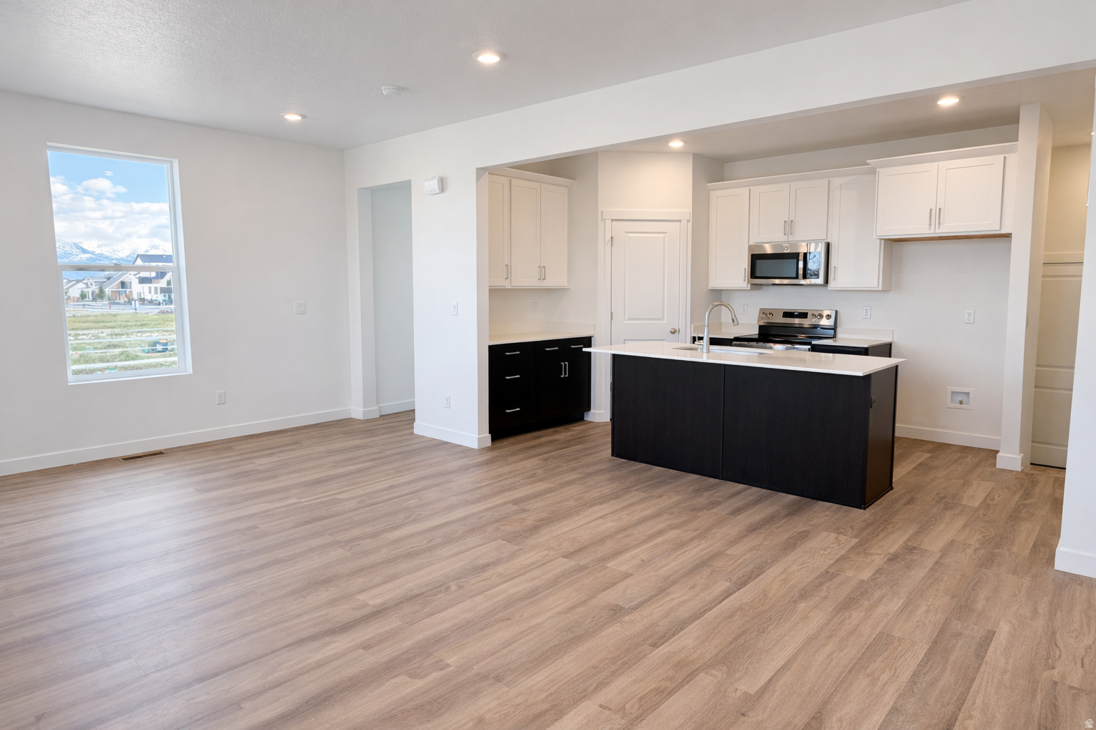 BEACON POINTE - Residential