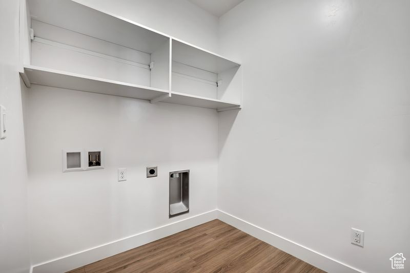 WEST FIELDS - Residential