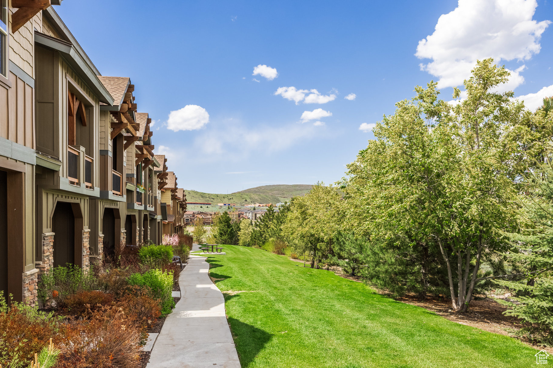 PARKS EDGE - Residential