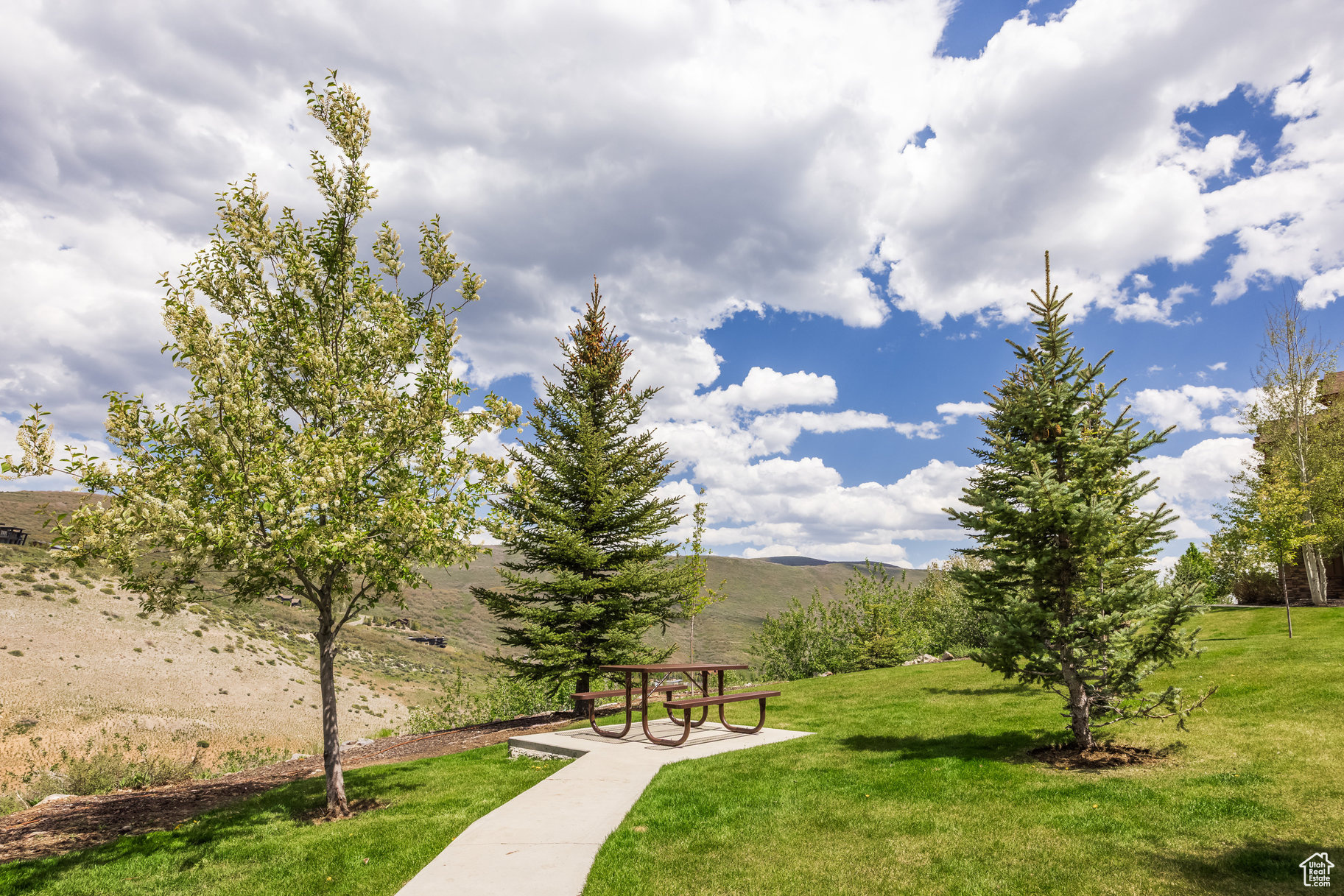 PARKS EDGE - Residential