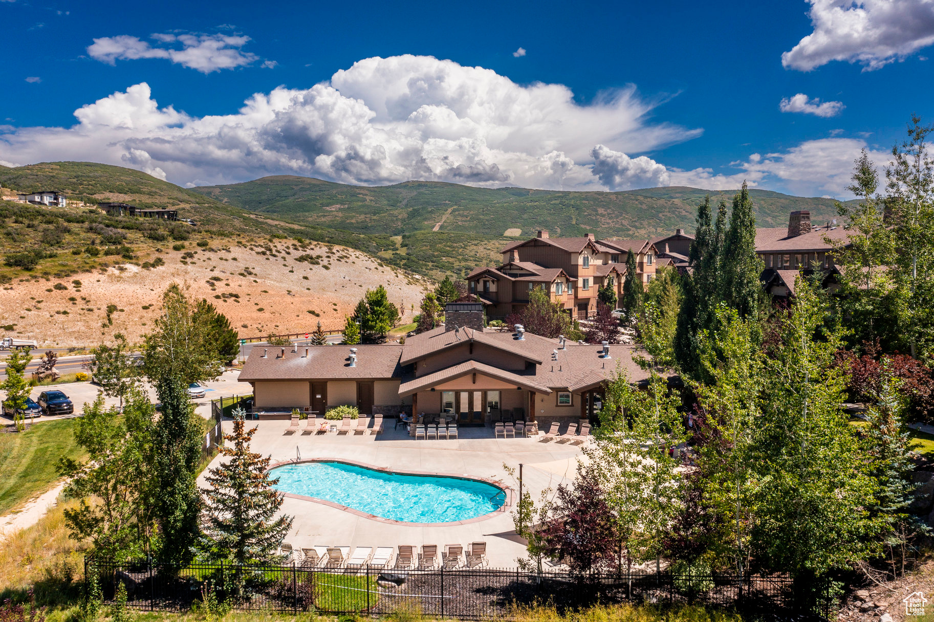 PARKS EDGE - Residential