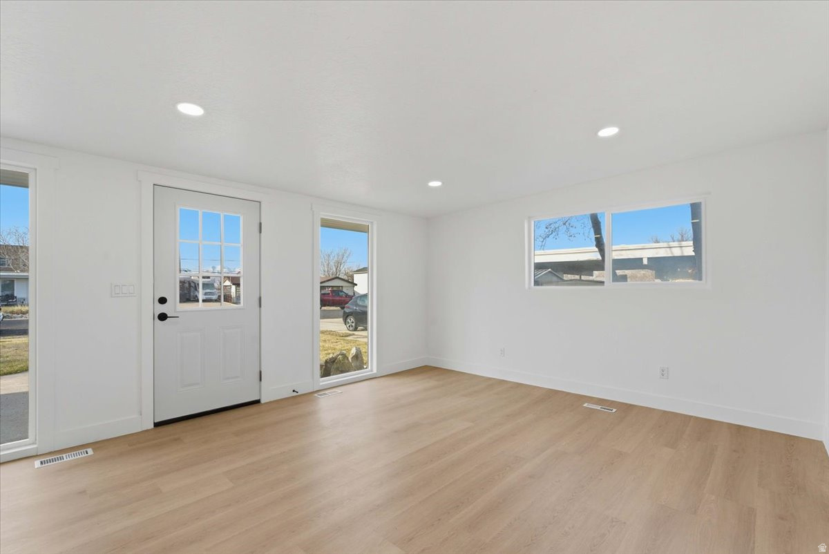 WHITE CITY - Residential