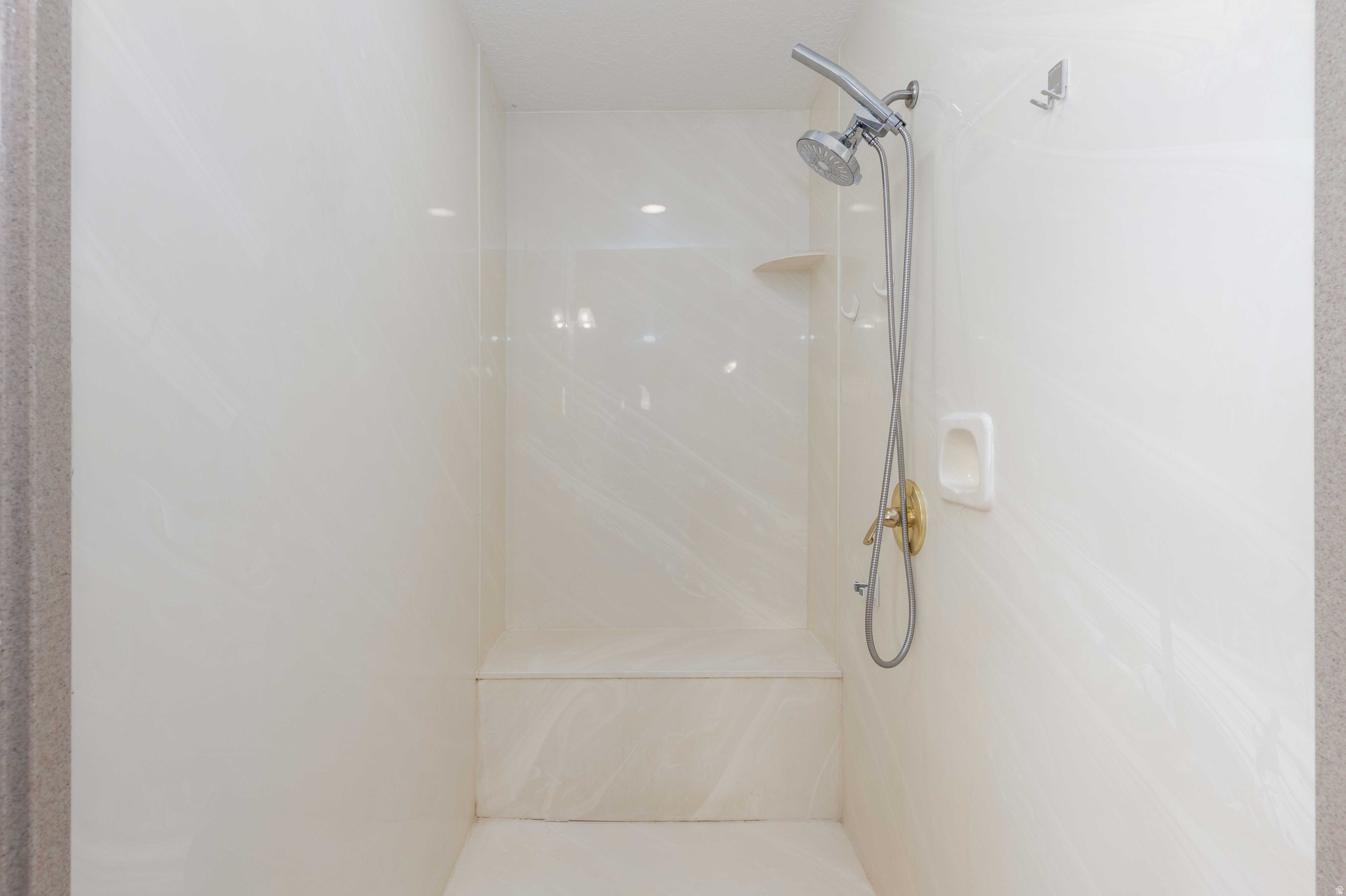 H & S WOLF CREEK EST - Residential