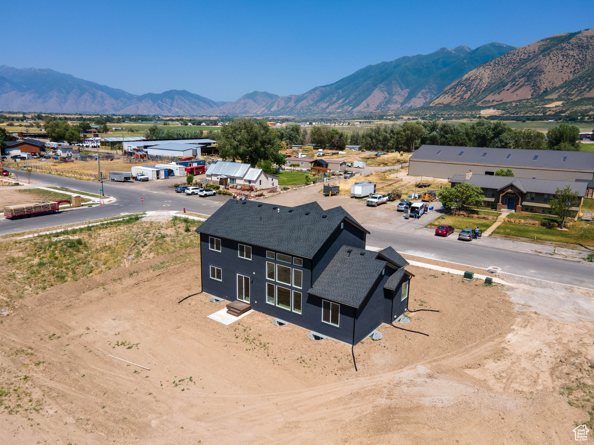 BROAD HOLLOW - Residential