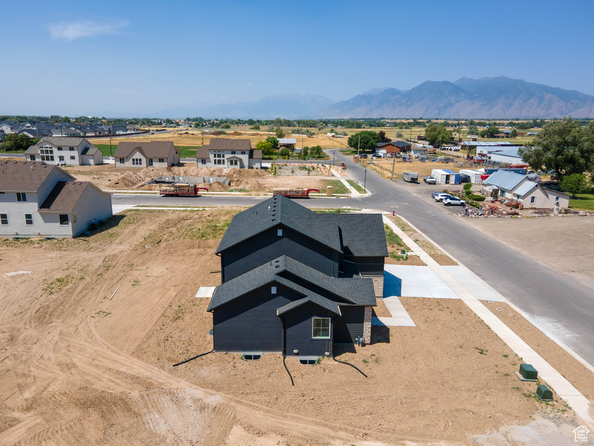 BROAD HOLLOW - Residential