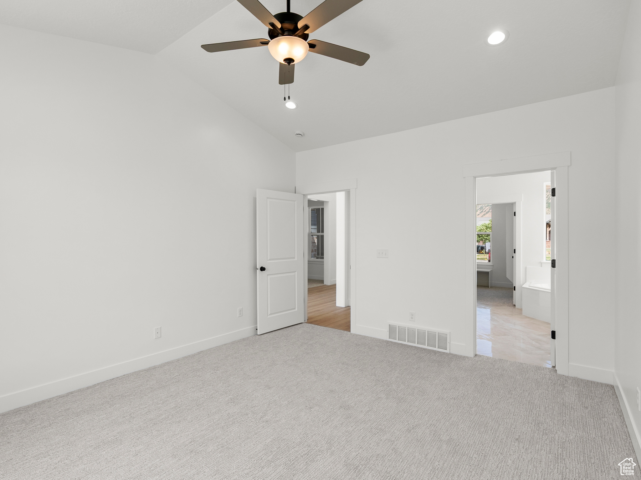 BROAD HOLLOW - Residential