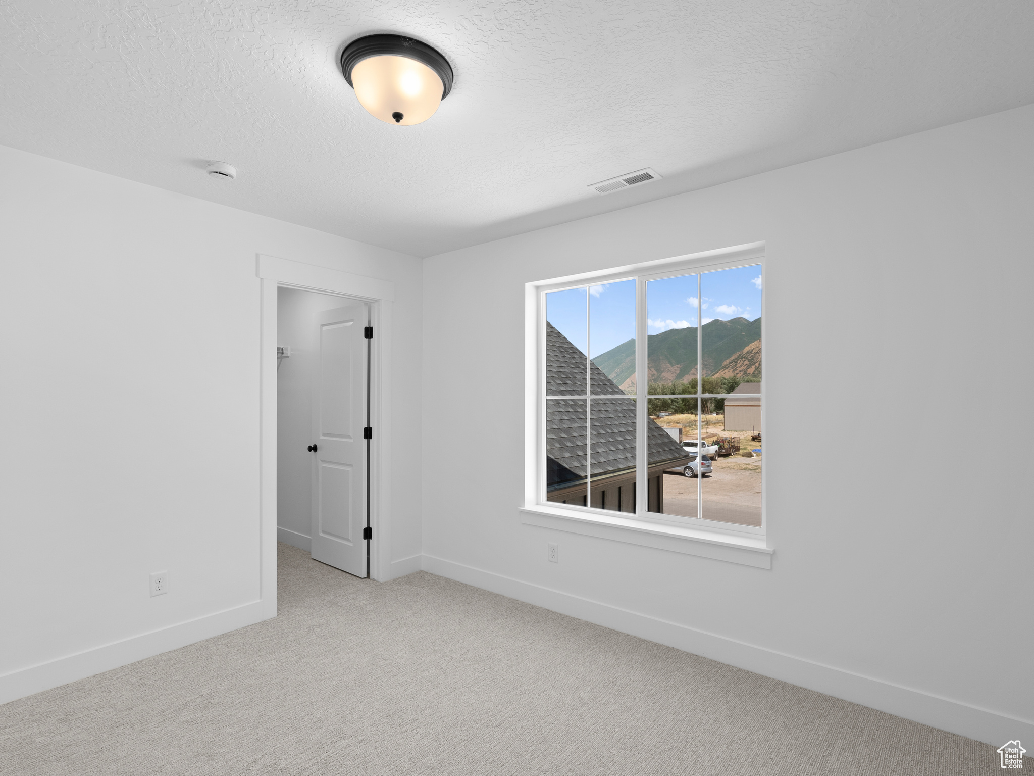 BROAD HOLLOW - Residential