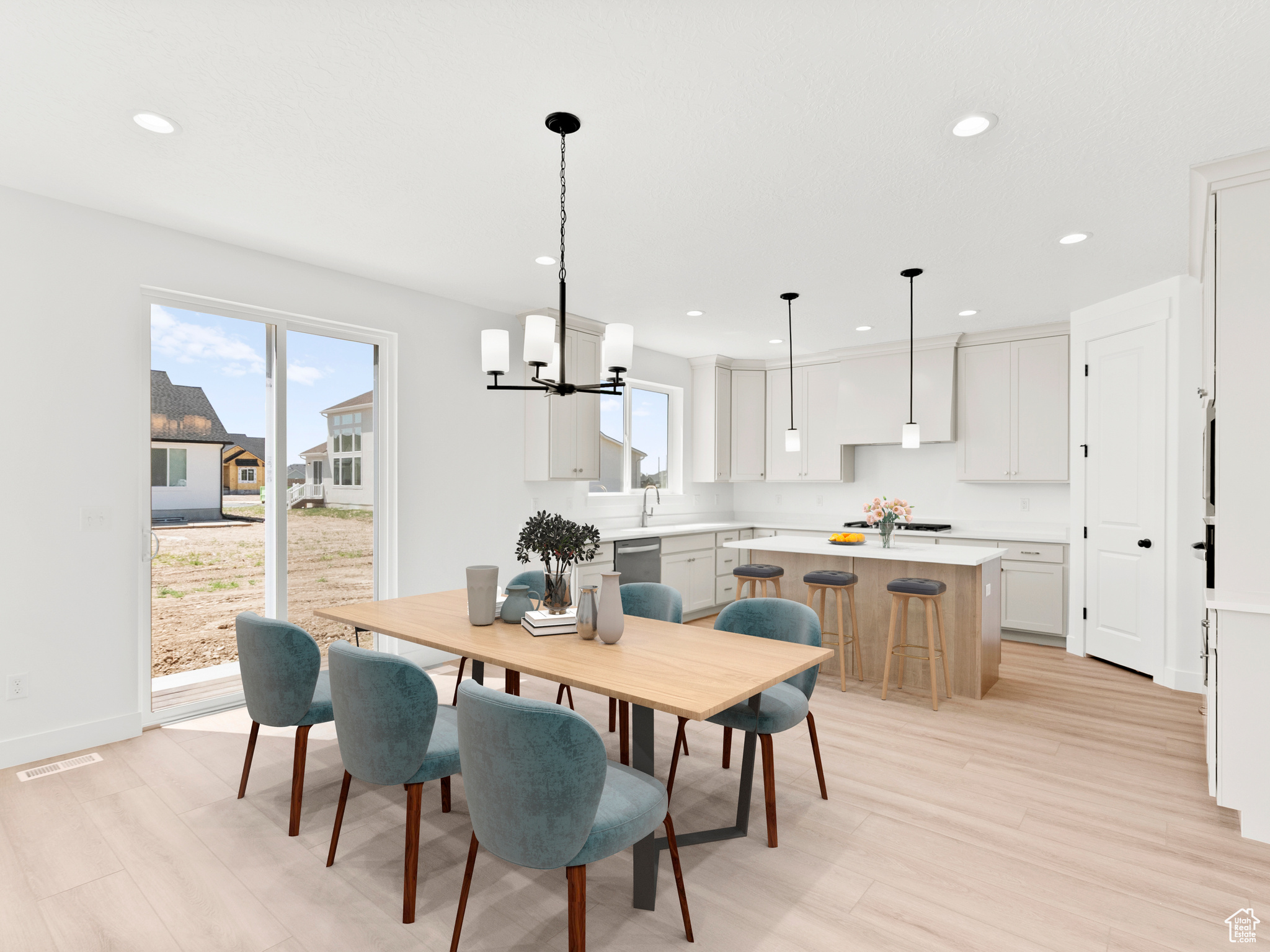 BROAD HOLLOW - Residential