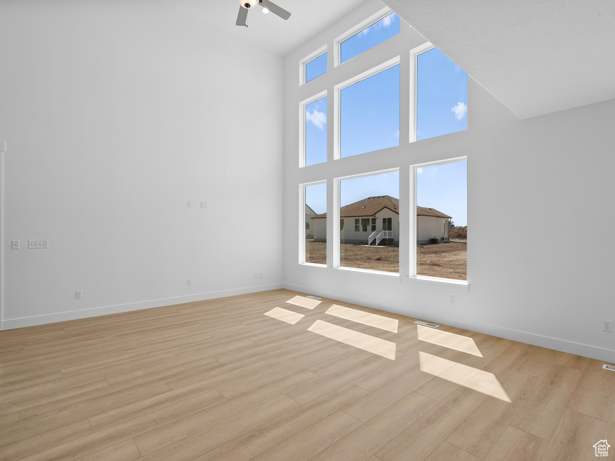 BROAD HOLLOW - Residential