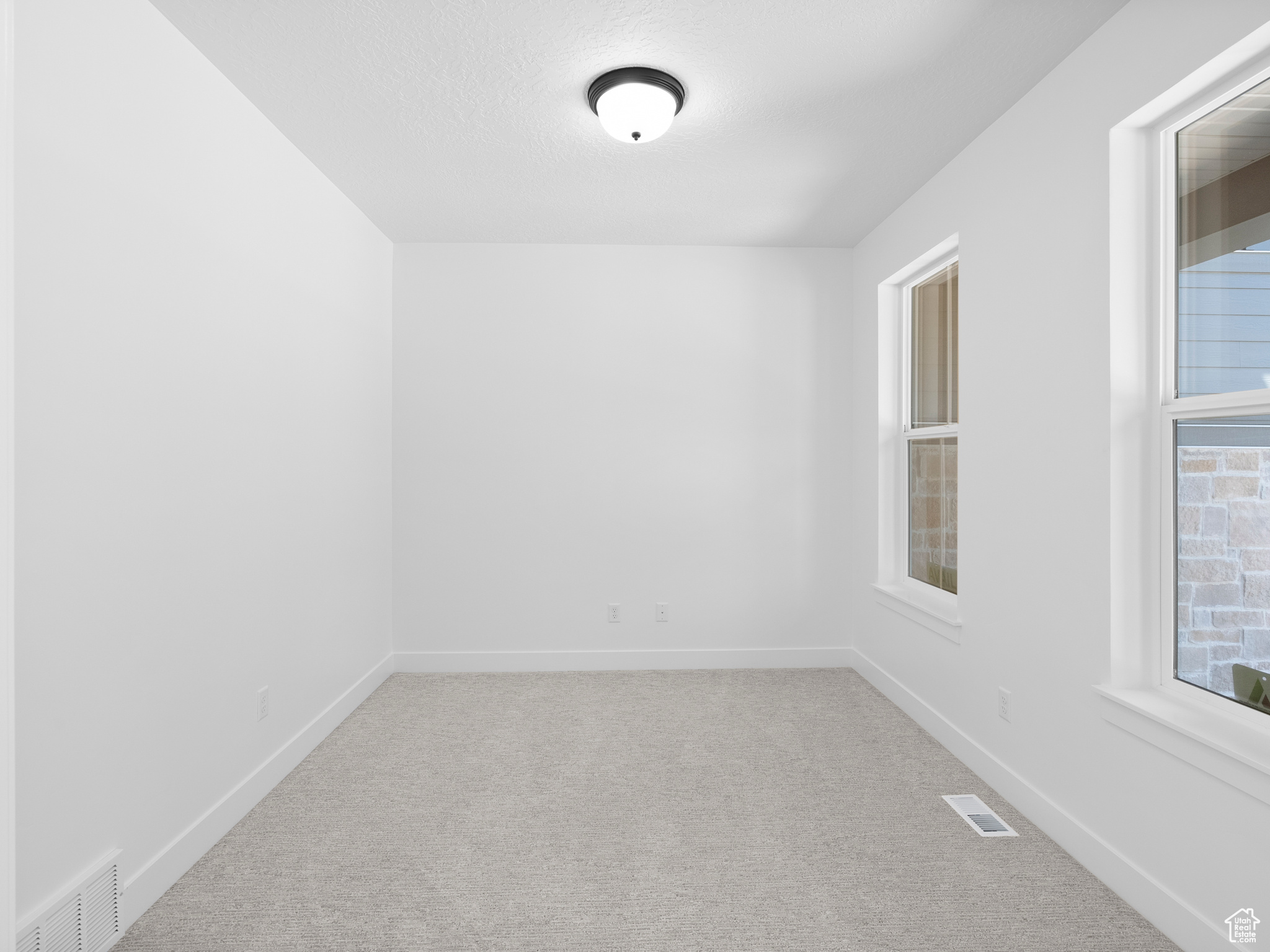 BROAD HOLLOW - Residential