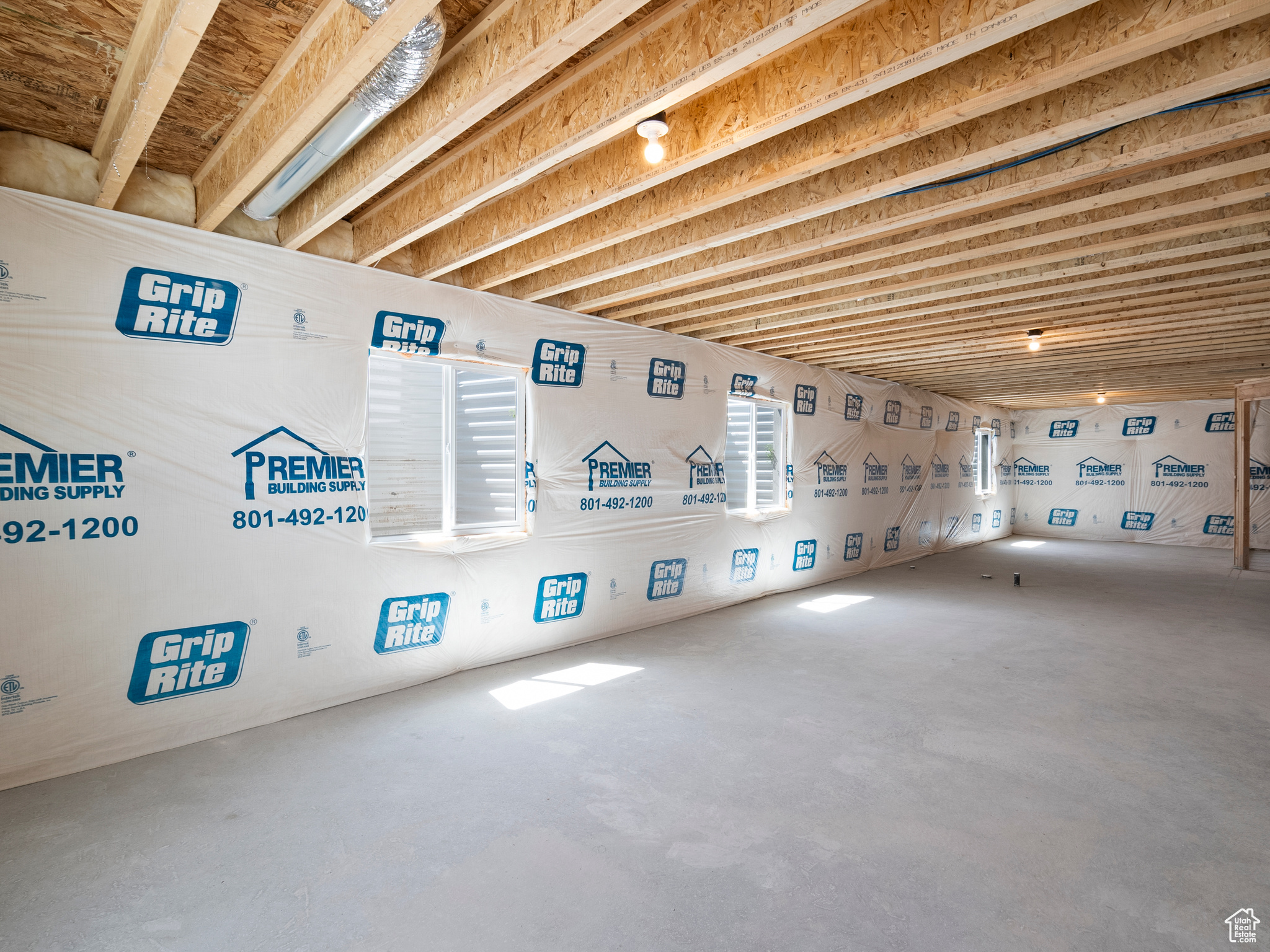 BROAD HOLLOW - Residential