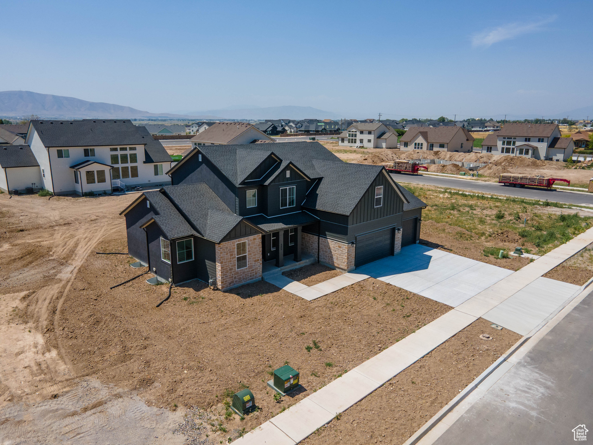 BROAD HOLLOW - Residential