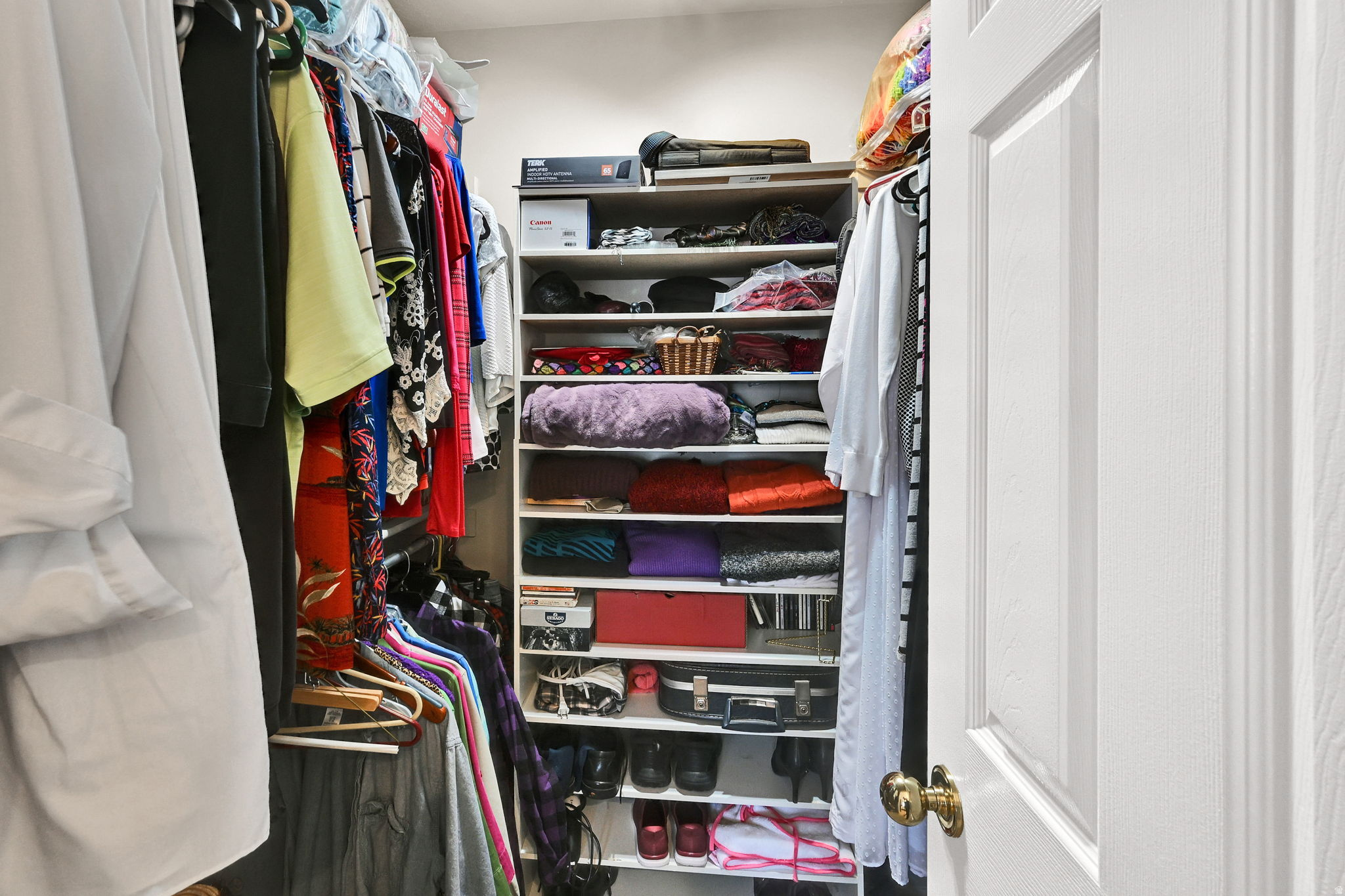 CRESTWOOD CONDOMINIUMS - Residential