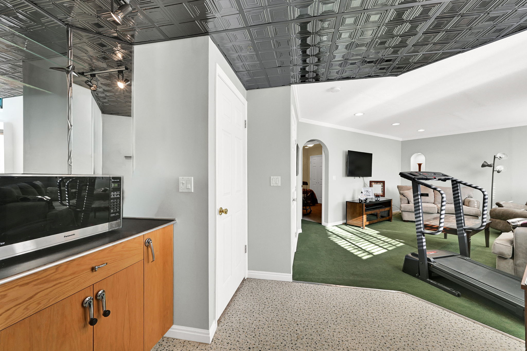 CRESTWOOD CONDOMINIUMS - Residential