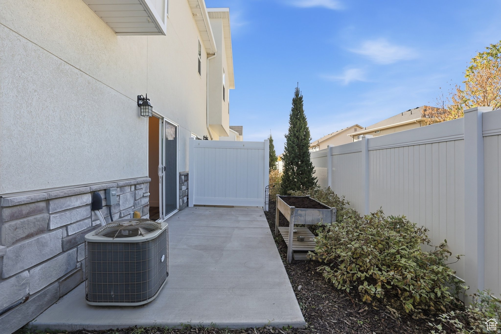 WOODMORE POINTE - Residential Lease
