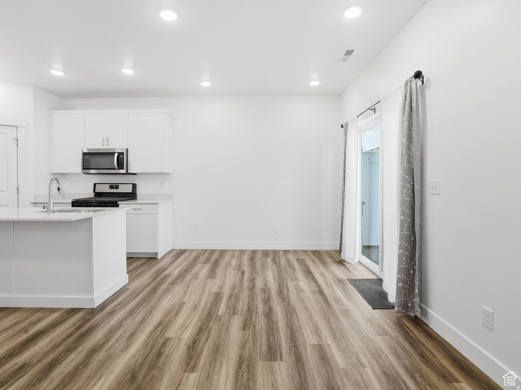 WOODMORE POINTE - Residential Lease