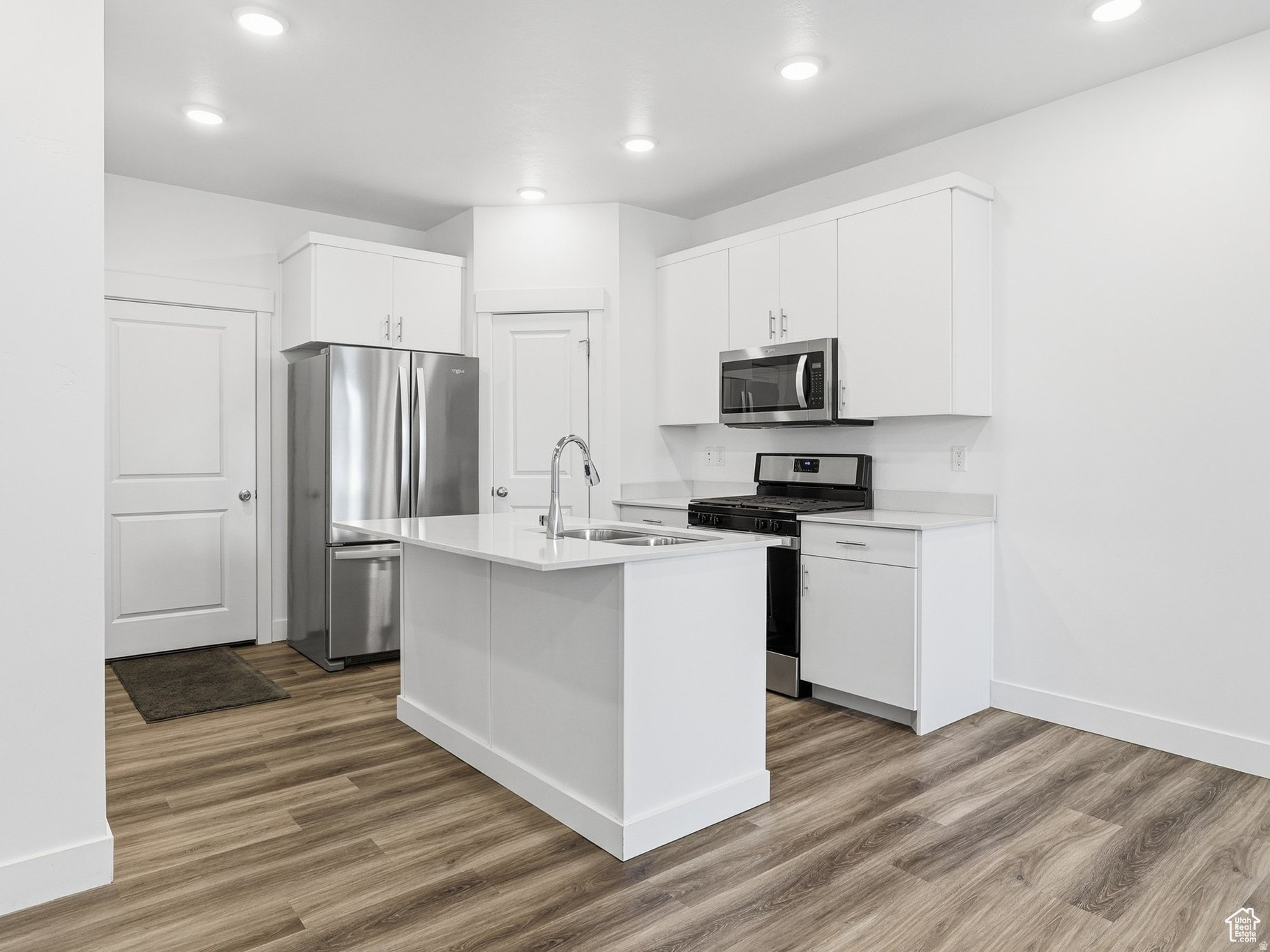 WOODMORE POINTE - Residential Lease