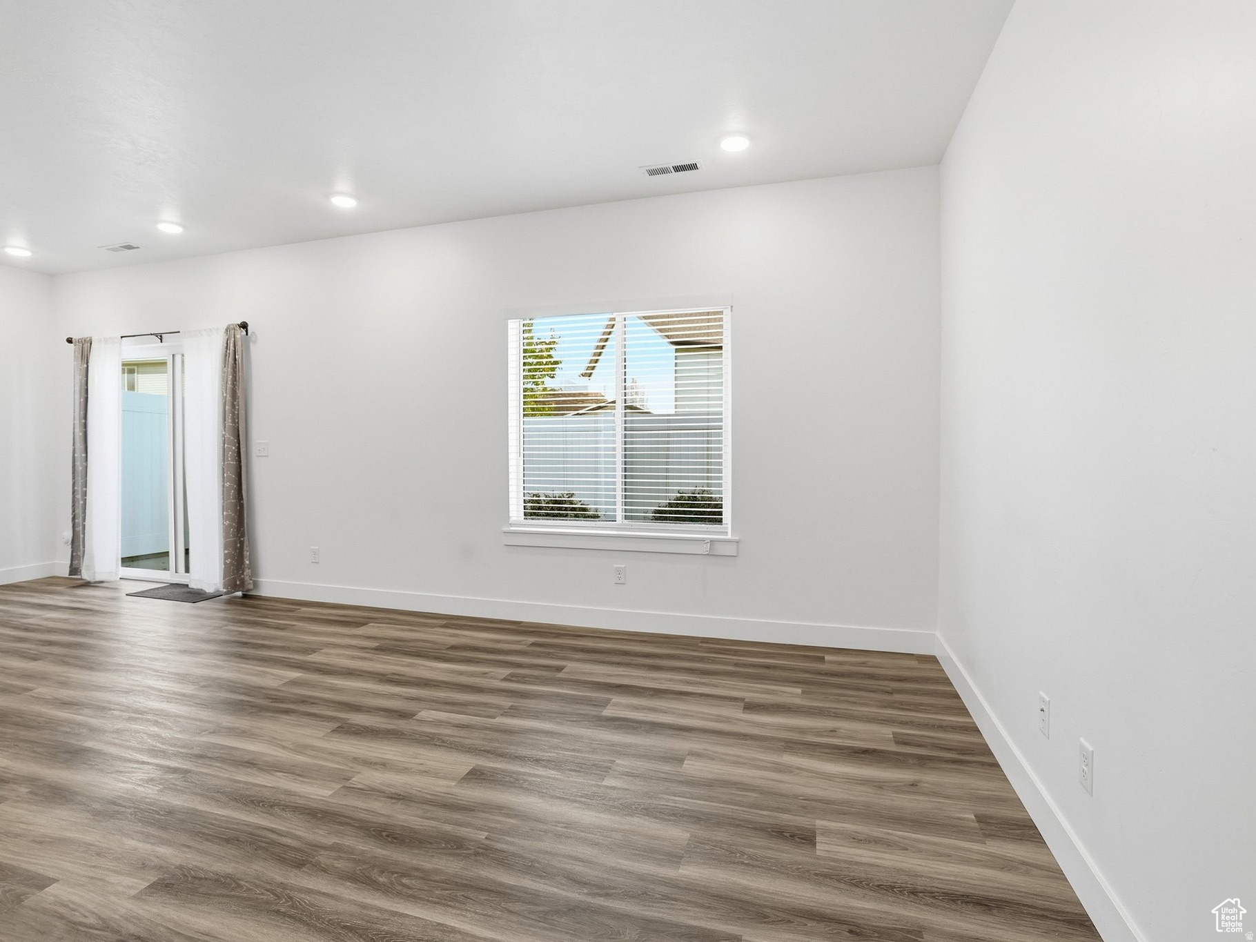WOODMORE POINTE - Residential Lease