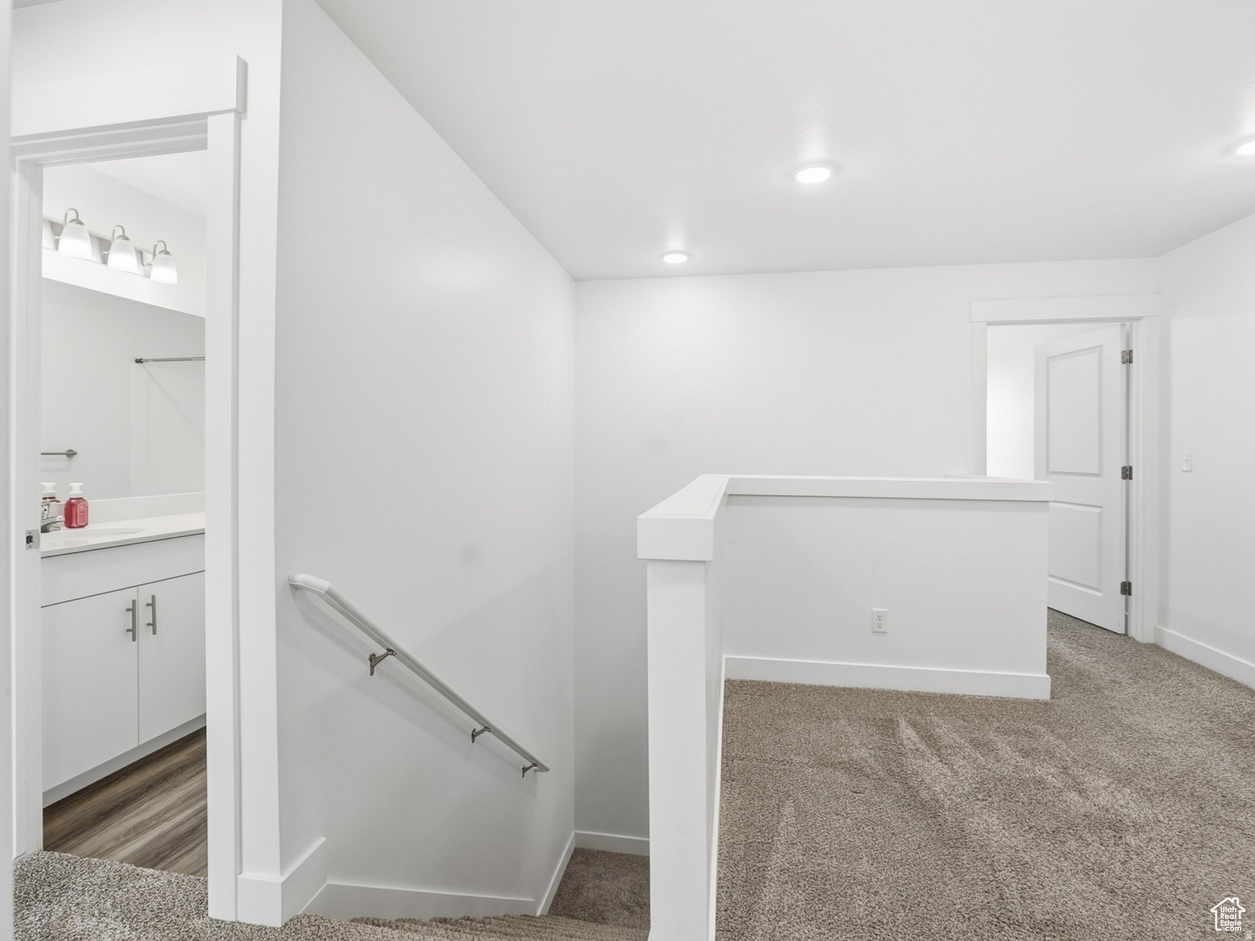 WOODMORE POINTE - Residential Lease