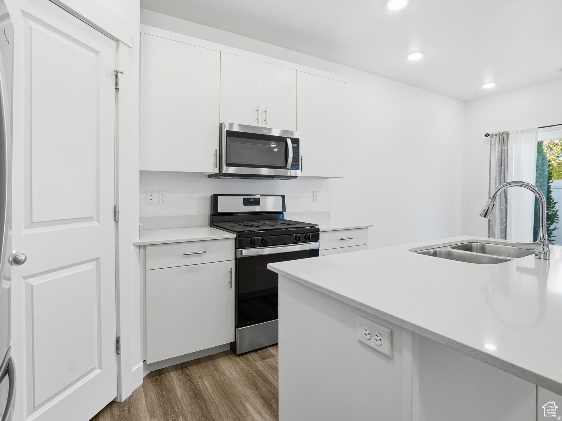 WOODMORE POINTE - Residential Lease