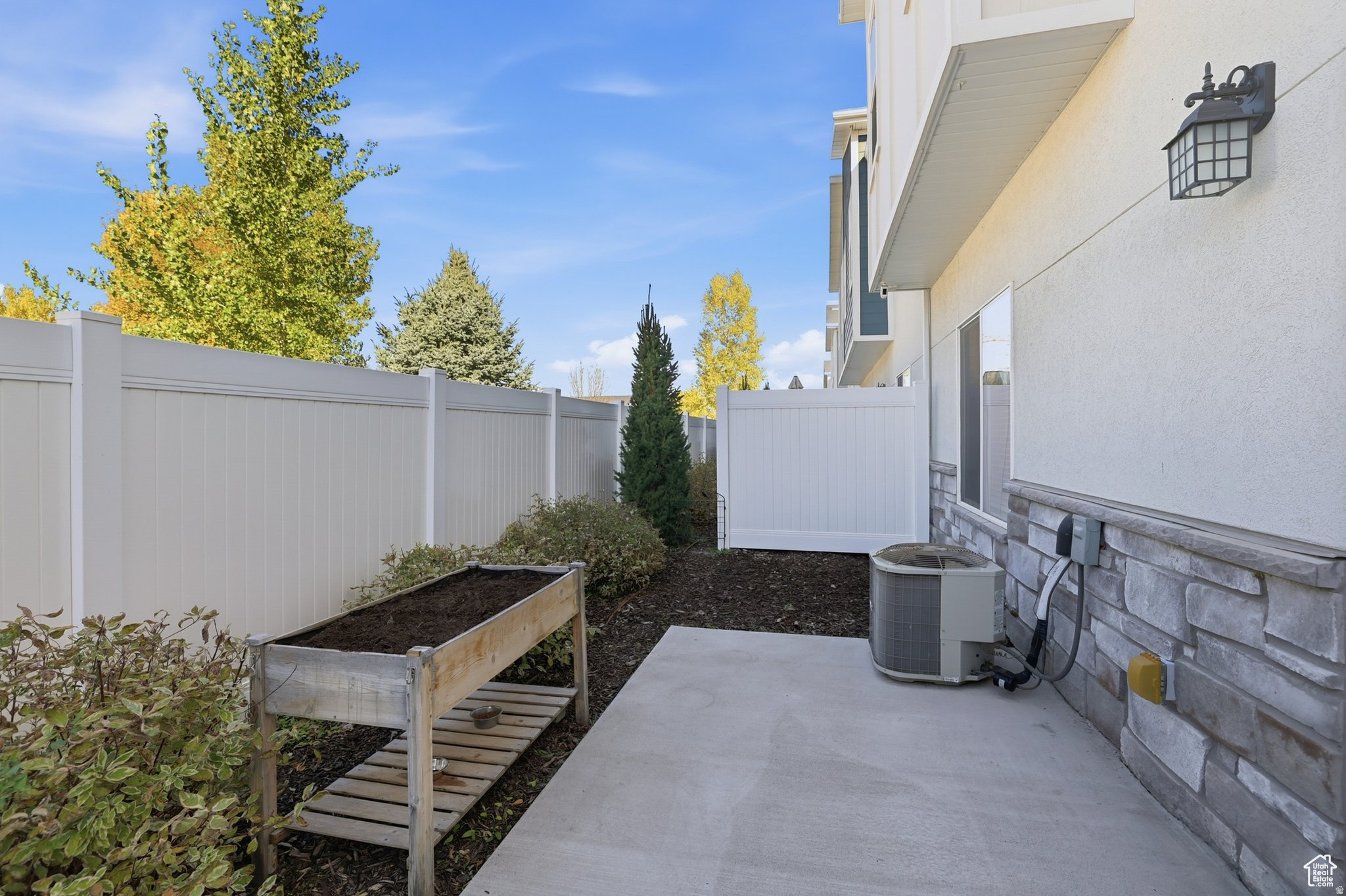 WOODMORE POINTE - Residential Lease