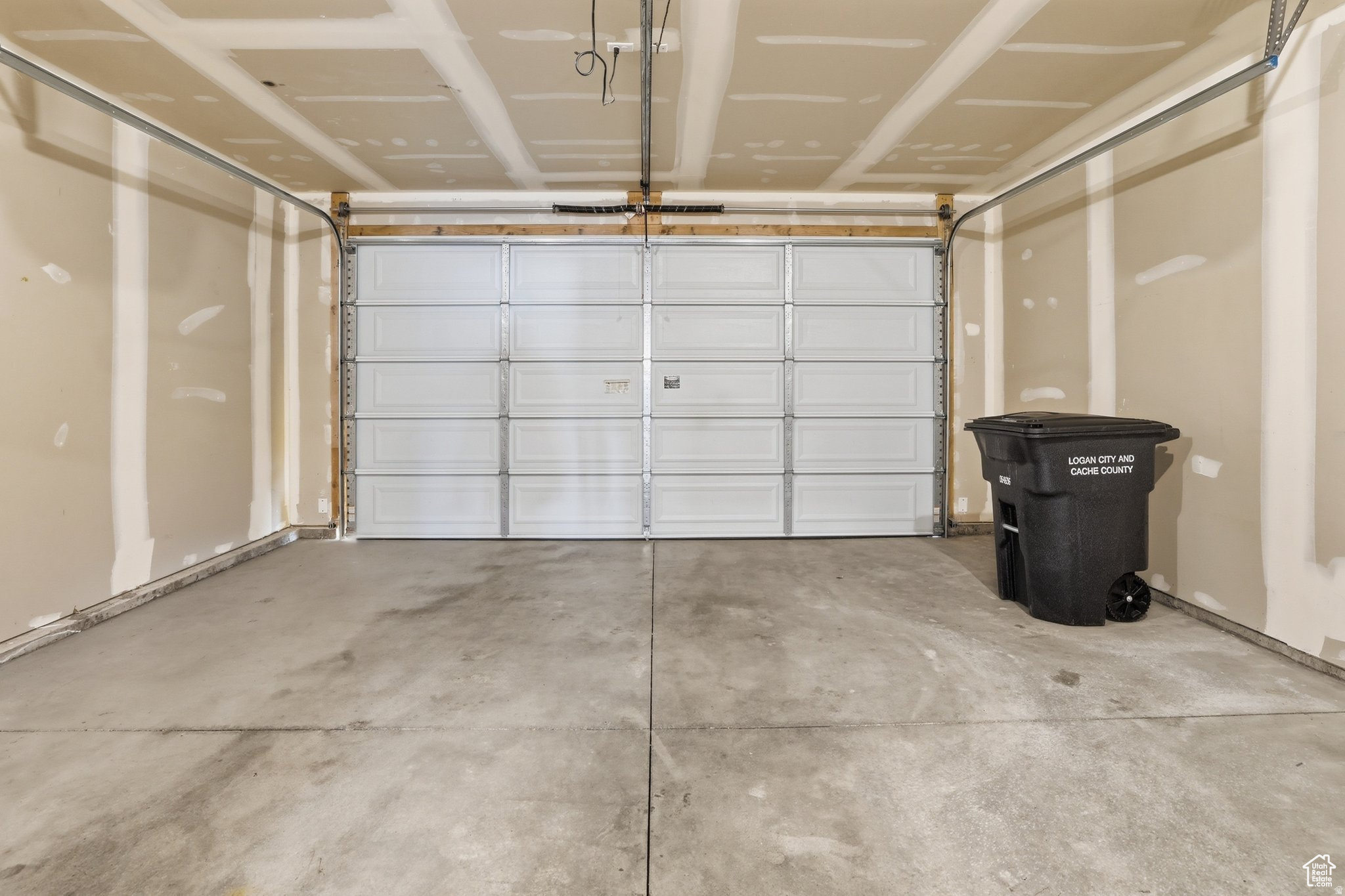WOODMORE POINTE - Residential Lease